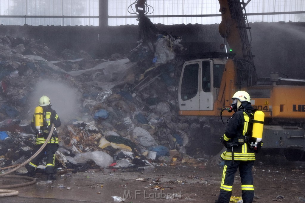 Feuer AVG Koeln Rath Heumar Wikingerstr 058.JPG - Miklos Laubert